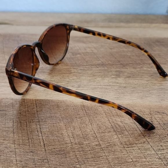 Plastic Everyday Tortoise Shell Sunglasses - Picture 5 of 6